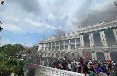 राज्यका तीनवटै अंग आन्दोलनकारीको नियन्त्रणमा